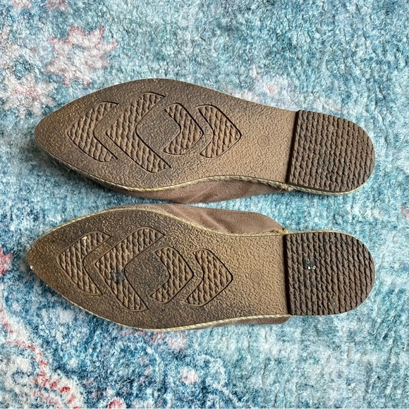 Women's Floral Embroidered Tan Mules Slip-on Pointed Flats Shoes - Picture 5 of 5